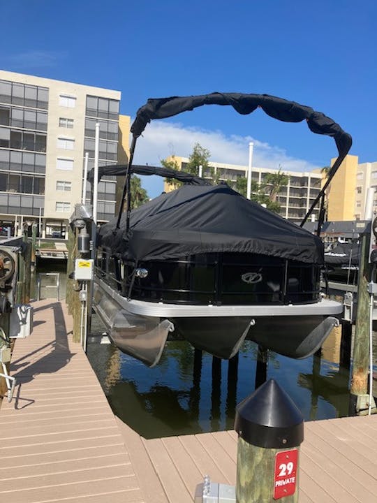 Luxury 22' Veranda Tritoon with 200 Yamaha hp, seating for 10