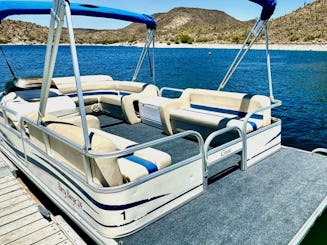 24’ Suntracker Party Barge Pontoon- Up To 12 Guests ⚓️☀️