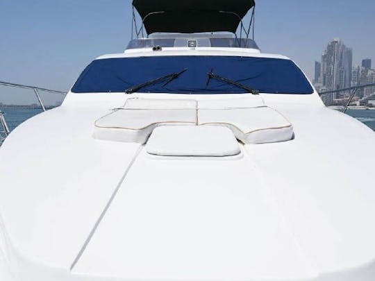 Majesty 60 pieds, yacht de luxe pour 25 invités