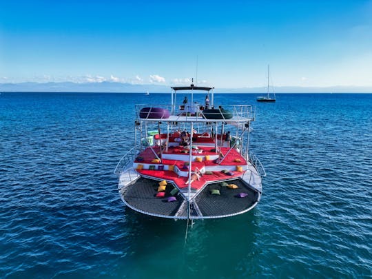 Trimaran personnalisé de 65 pieds avec toboggans [tout compris] à Puerto Vallarta, au Mexique