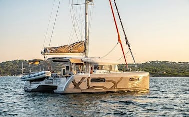 Charter the Excess 12 (2020) para uma experiência de navegação memorável em Kalamata