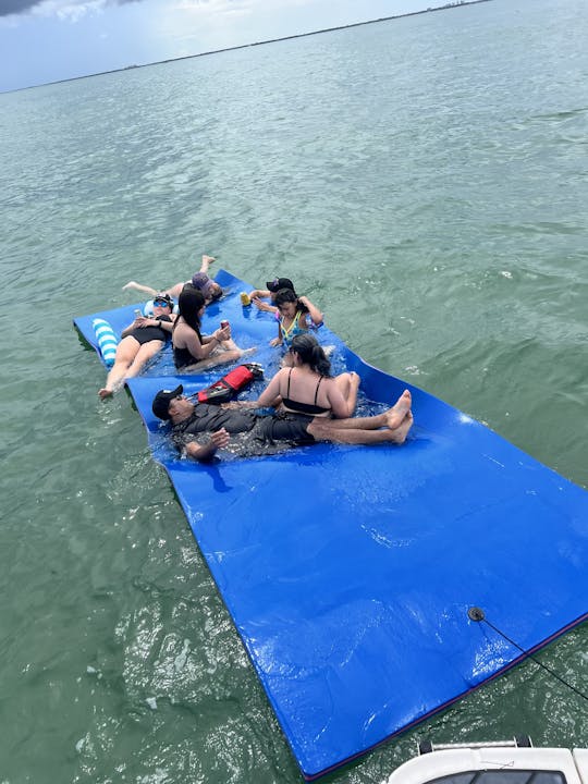 Amusez-vous sous le soleil ! Bateau d'une journée Searay Sundeck de 28 minutes