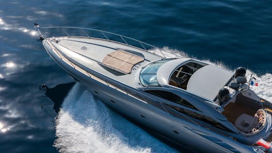 Location d'un méga-yacht de luxe Sunseeker Predator 68 sur la Côte d'Azur, France