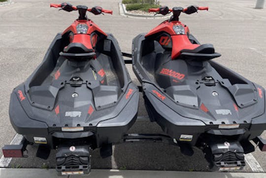 Par de jet skis Sea-Doo Spark/Trixx para alugar em Loveland, CO