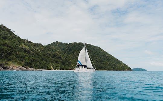 Set Sail for Paradise: Island-Hop in Style with Our Luxury Catamaran Charter!