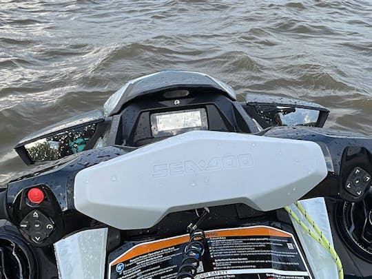 Pedalea con estilo: ¡moto de agua Sea-Doo con altavoces Bluetooth!