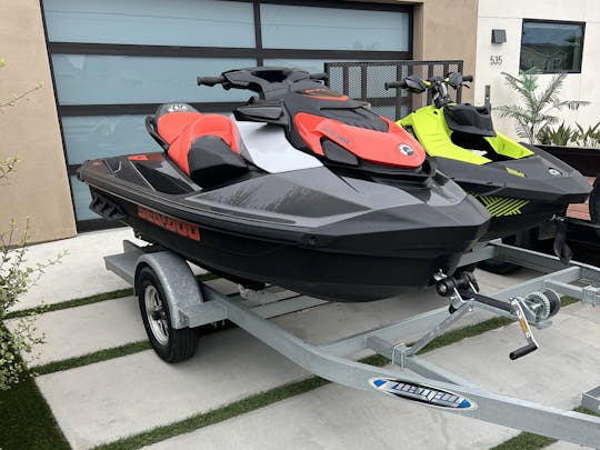 Seadoo (1) Gti Se130 Audio y (1) Sea Spark 2 Up Trixx con audio