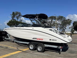 25' San Diego/Lake Perris - ¡Crucero, pesca o fiesta para 12 personas!