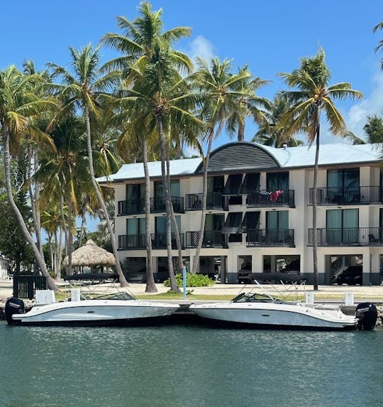 Enjoy & Explore the Waters of Islamorada on Our 21ft Searay Bowrider!