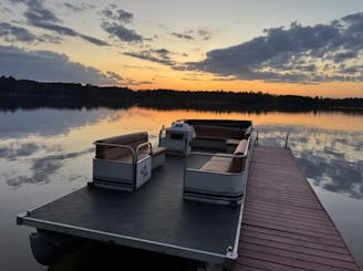 Pontão “Peach” de 24 pés de 2016 — perfeito para festas no lago e dias relaxantes