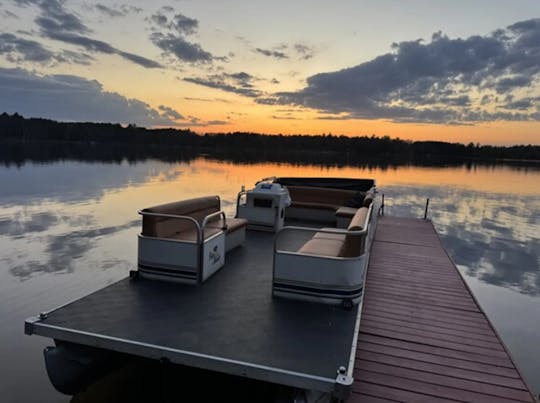 Ponton « Peach » 2016 de 24 pieds, parfait pour les fêtes sur le lac et les journées de détente