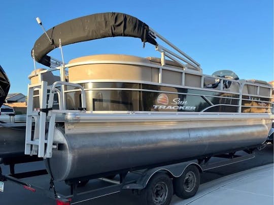 2018 Sun Tracker 22ft Party Barge DLX