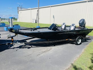 Bateau de pêche en aluminium de 18 pieds - Remorquez et partez ou faites-vous livrer à votre camping !