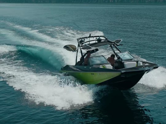 Axis A24 Wakesurf boat (NON-CAPTAINED)