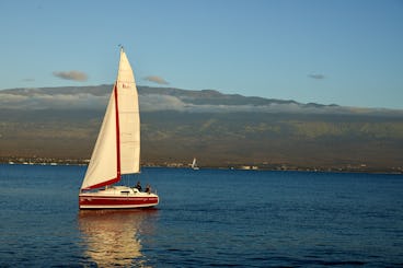 Aventuras de vela e mergulho com snorkel em Maui no monocasco HunterX de 27 pés