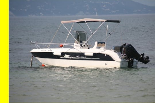 Location de bateaux à moteur à Corfou ~17 pieds 30 ch hors-bord, aucun permis requis