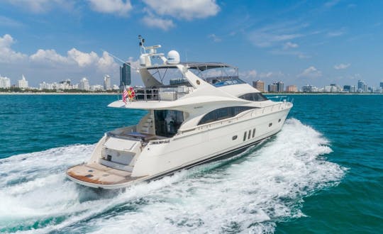 Location d'un méga-yacht à moteur Marquis de 69 pieds sur la Côte d'Azur, France