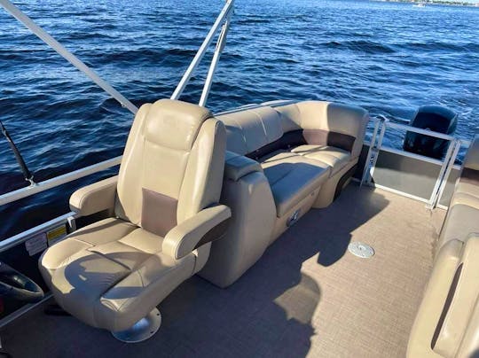 2020 Brand New Suntracker Pontoon boat in Cape Coral, Florida