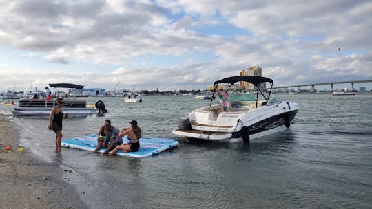 Aproveite o dia com a família e amigos na Ilha e no Sandbar de Amendoim