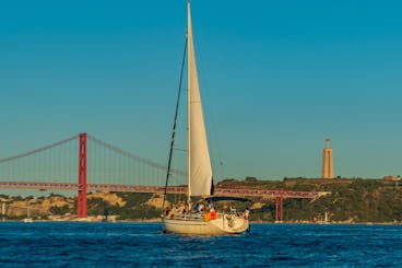 Sailboat Moonfleet in Lisboa