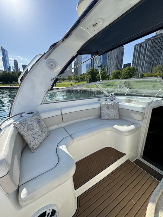 36' Motor Yacht Charter Downtown Chicago's Lake Front ( CAPTAIN INCLUDED )