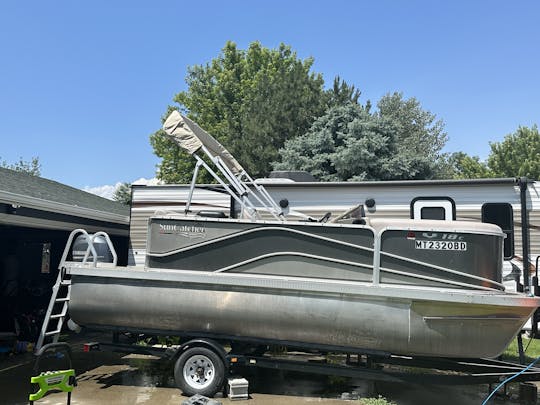 Suncatcher 22ft Family Pontoon!