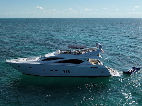 Megayate Sunseeker de 90 pies: experiencia de lujo con jacuzzi a bordo