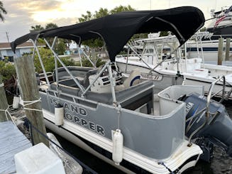 Réservez le spacieux ponton Hurricane de 22 pieds à Bokeelia, en Floride