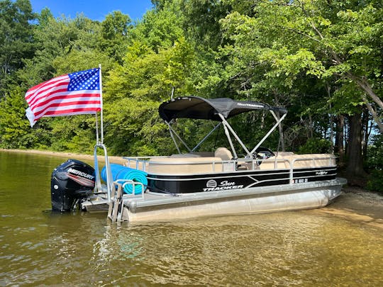 22’ SunTracker Party Barge on Lake Anna 