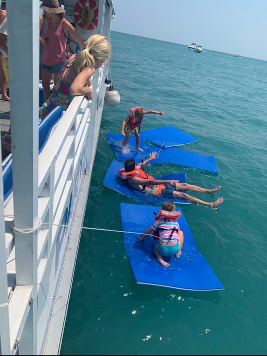 Ponton de fête de 38 pieds pouvant accueillir jusqu'à 20 personnes à Chicago