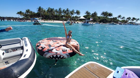 Aproveite o dia com a família e amigos na Ilha e no Sandbar de Amendoim