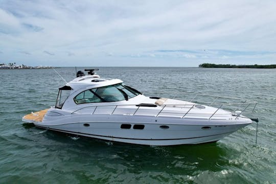 50’ SPACIOUS FOUR WINNS in Miami (Free Hour)