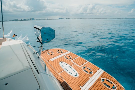 Let yourself enjoy of this Sea Ray 50 ft Magnificent Yacht