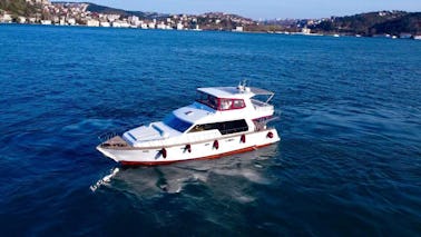 Naviguez au cœur d'Istanbul : voyages en yacht inoubliables et célébrations sur mesure