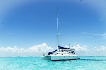 Catamarán de vela capitaneado de 42 pies con 3 cabinas y todos los juguetes