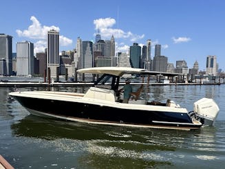 Navegue com estilo com este espaçoso barco Chris Craft Catalina de 30 pés