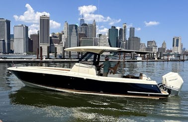 Cruise in style with this Spacious 30ft Chris Craft Catalina Boat