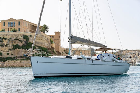 Louez un monocoque Beneteau Cyclades Cruising de 43 minutes à Ghajnsielem, Malte