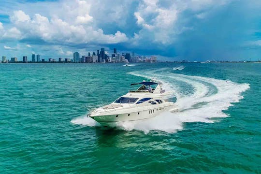 62' AZIMUT MOTOR YACHT FLYBRIDGE FOR UP TO 12 PEOPLE!