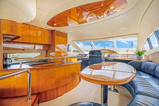 Stunning Azimut 65 flybridge