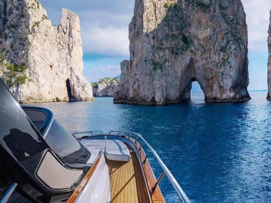 Visite privée à bord d'un magnifique Gozzo, Capri, Sorrente, Amalfi, Positano