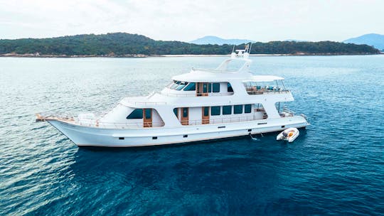 Indulge in Unmatched Luxury: 90ft Motor Yacht