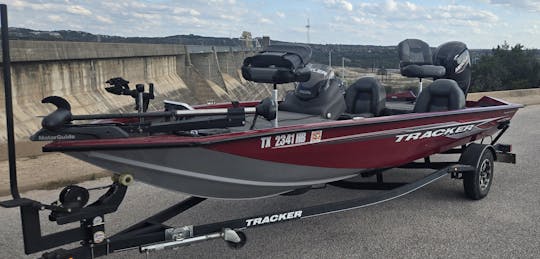 Barco de pesca Tracker 175 Pro - Aluguel diurno e noturno disponível
