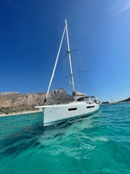 Voilier Sun Odyssey 490 modèle 2022 à Chania West Crete