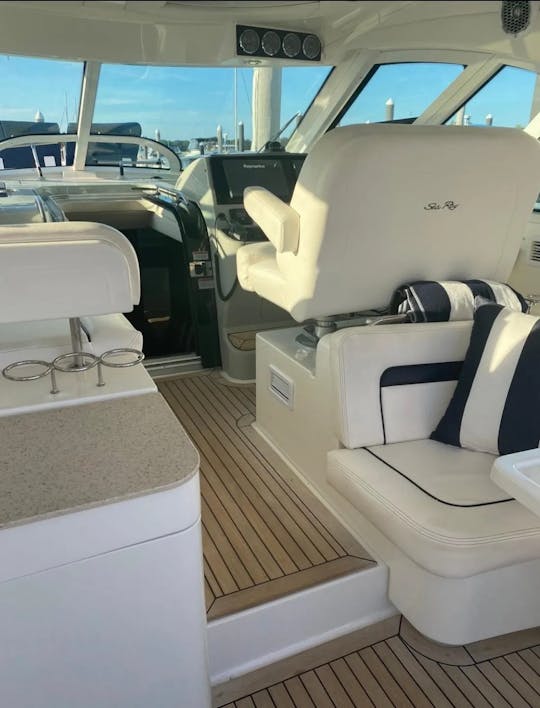 Ce Riva Stander 48' 2010 incarne le luxe et la performance