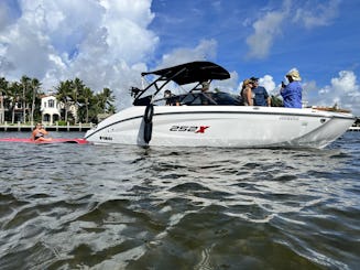 2022 Yamaha 252XE Powerboat in Marco Island, FL 