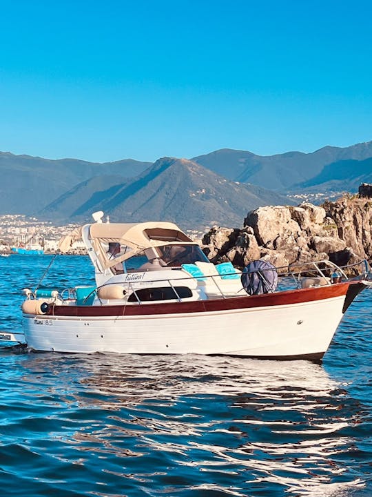 Private Boat Tour in Capri with expert qualified Skipper