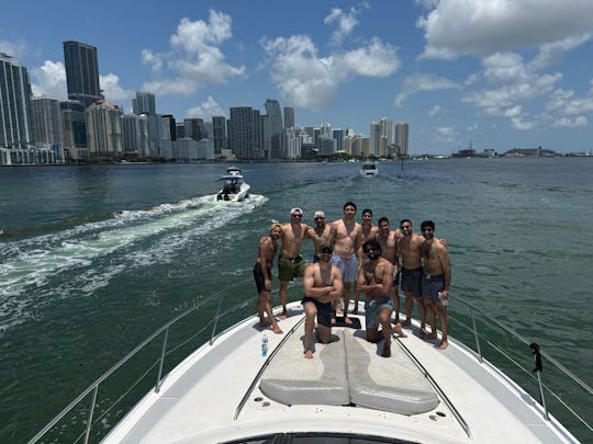  Miami en style : Flybridge Sea Ray Sedan de 52 pieds : jet ski gratuit ou 1 heure supplémentaire !
