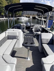 2022 Luxury Bennington 22’ Tritoon Lake Norman Party Barge Fuel Floats Included