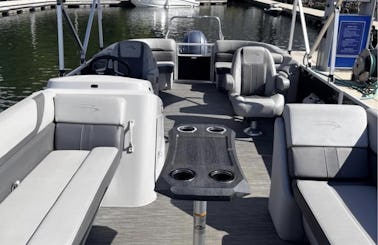 2022 Luxury Bennington 22’ Tritoon Lake Norman Party Barge 